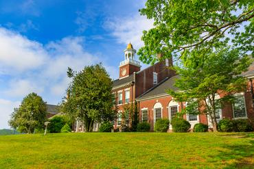 Boarding School Pros and Cons: History and Common Misconceptions